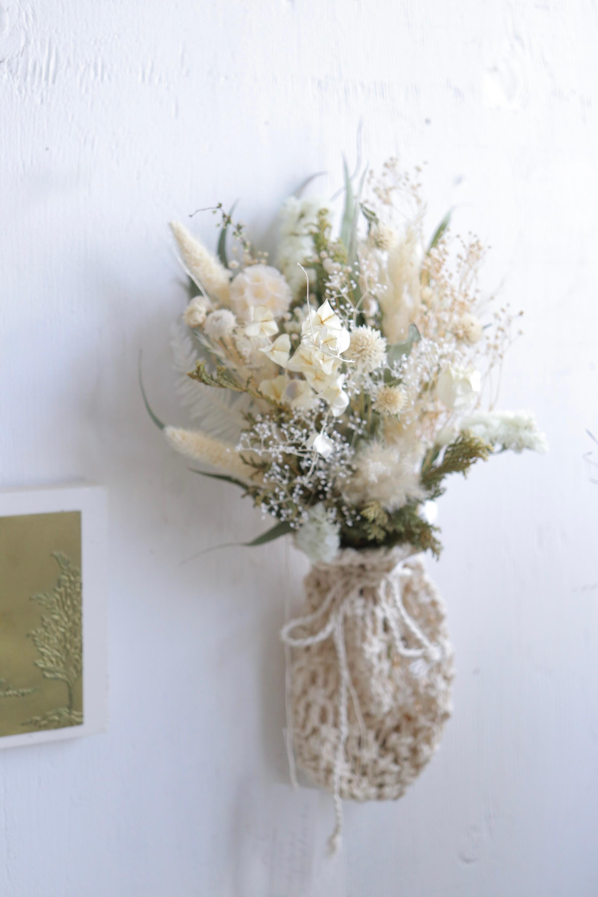 マクラメポシェットにホワイトグリーンの花束を＊壁掛けに/母の日ギフト2026 | 2枚目