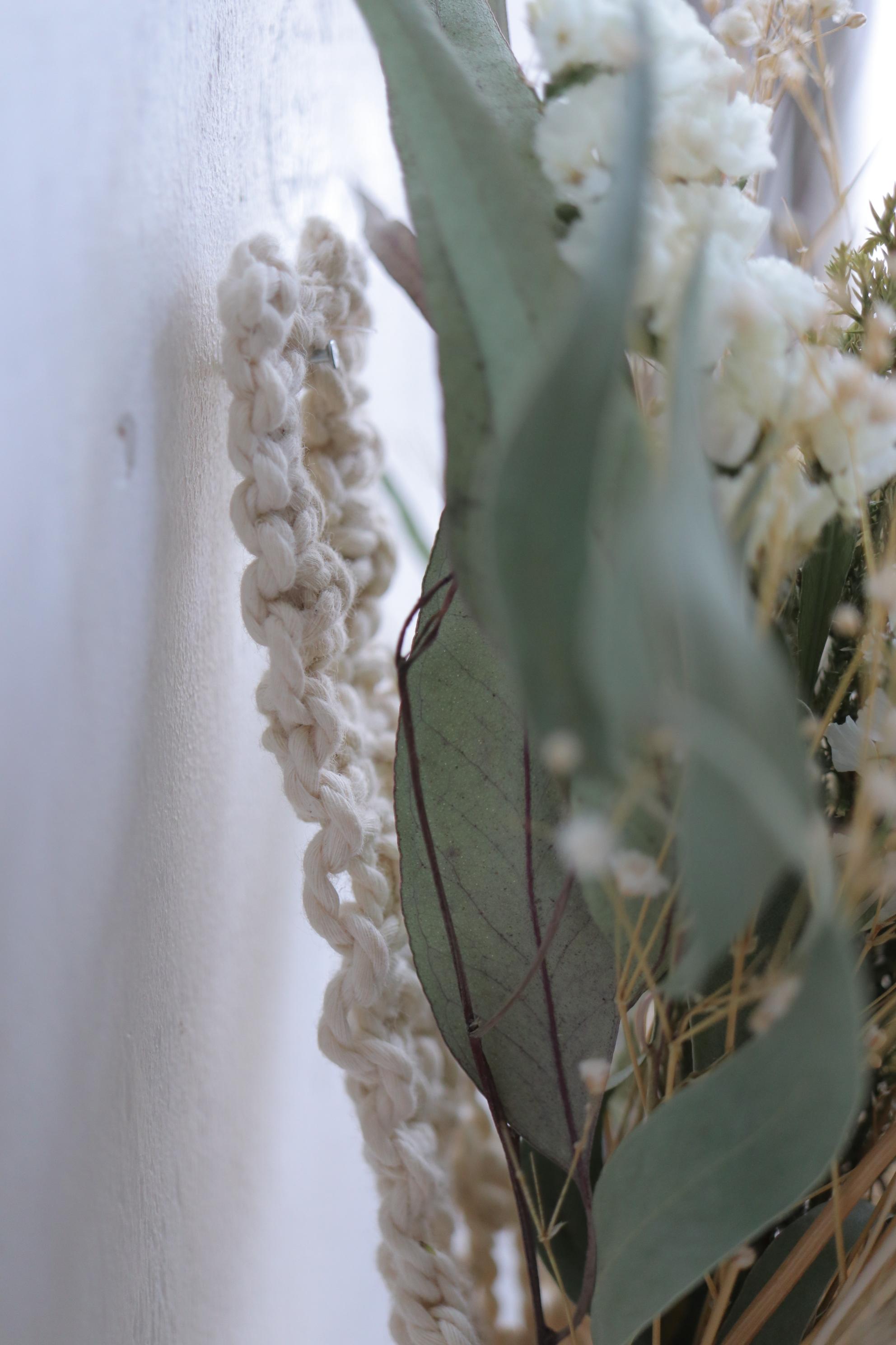 マクラメポシェットにホワイトグリーンの花束を＊壁掛けに/母の日ギフト2026 | 4枚目