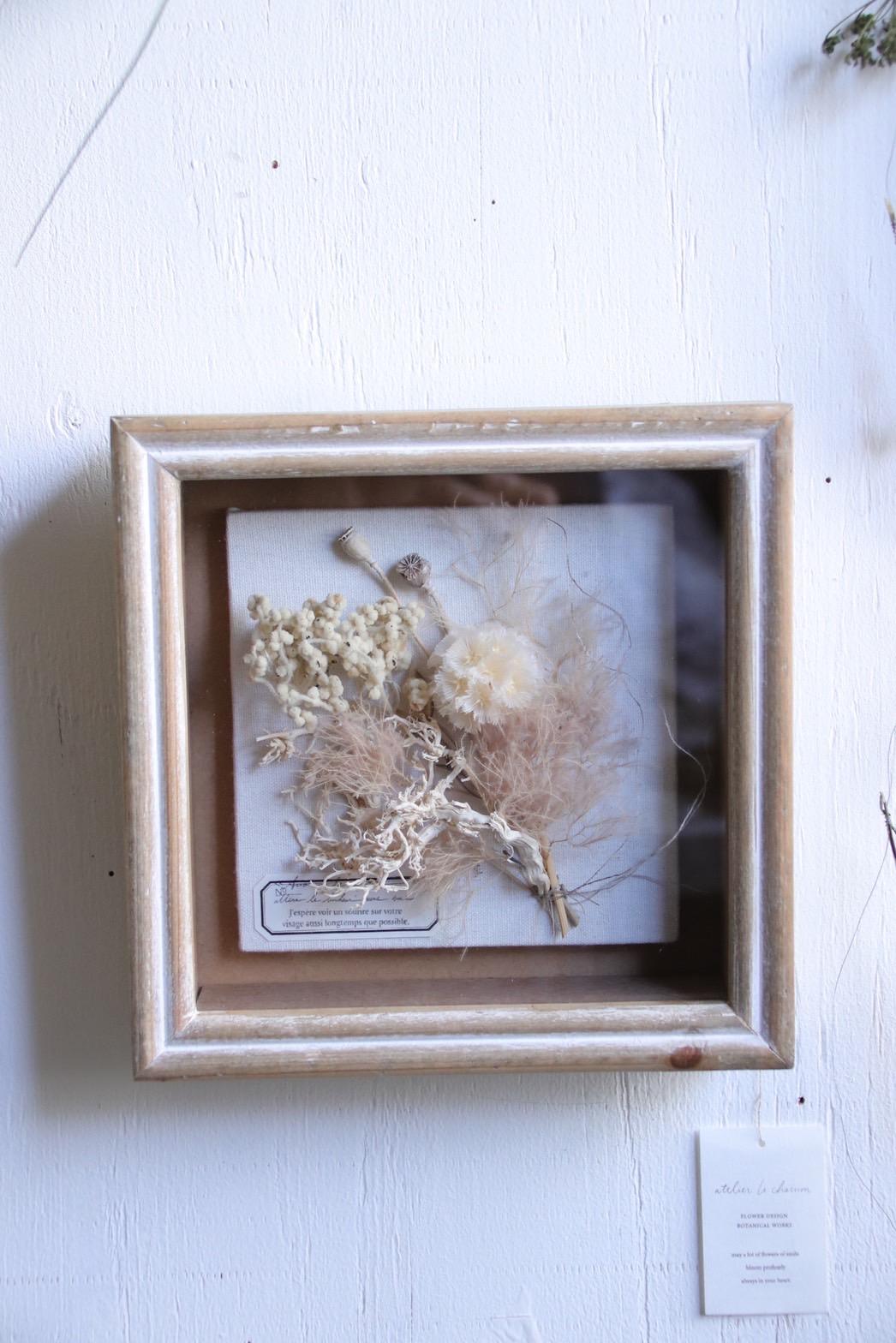 sea bush白い植物たち　shabby wood frame arrange