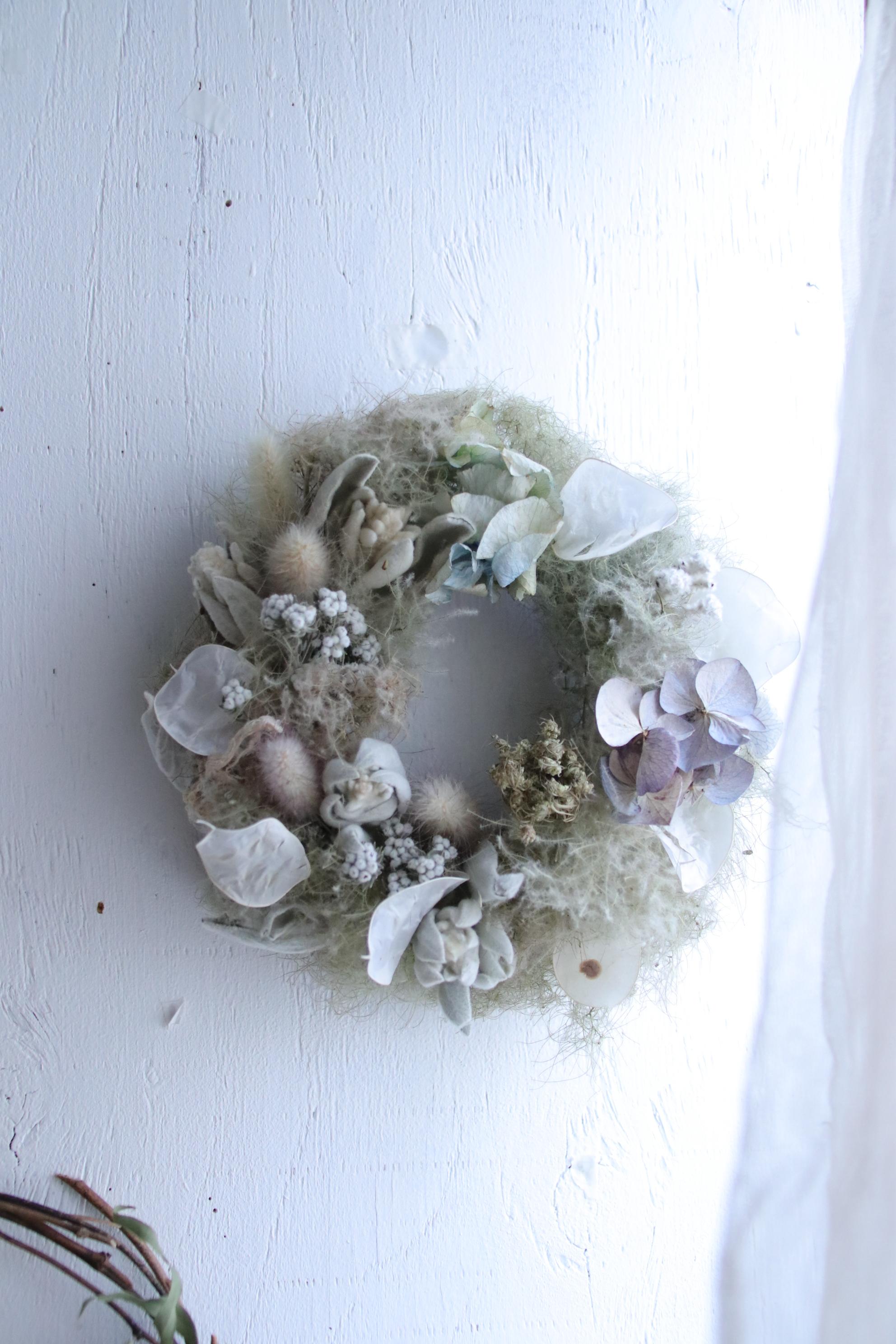 スモークツリーとルナリアのアンティークリース