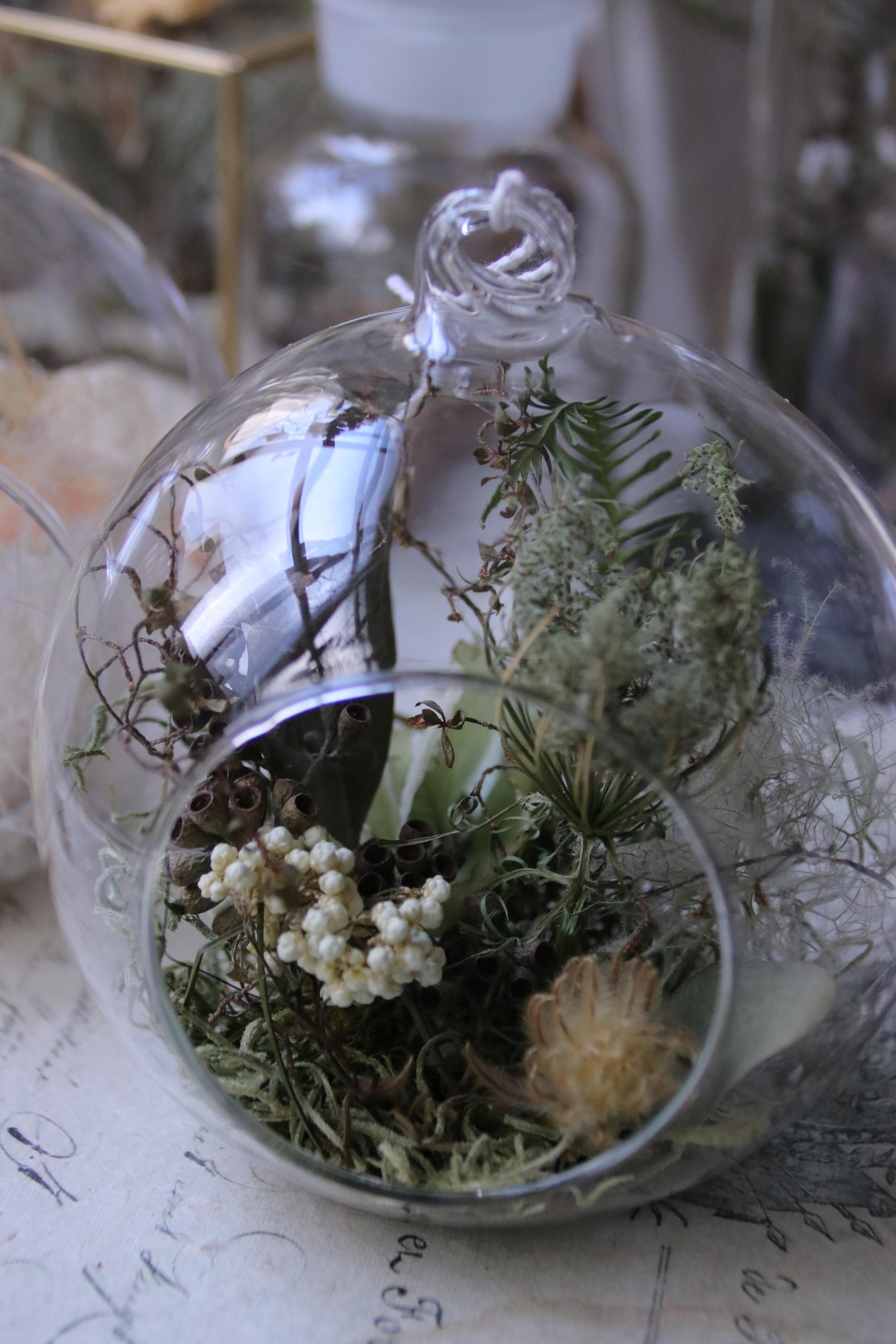 ガラスボールアレンジ〜ボタニカル　ハンギングでも置き型でも◎ プレゼントにも