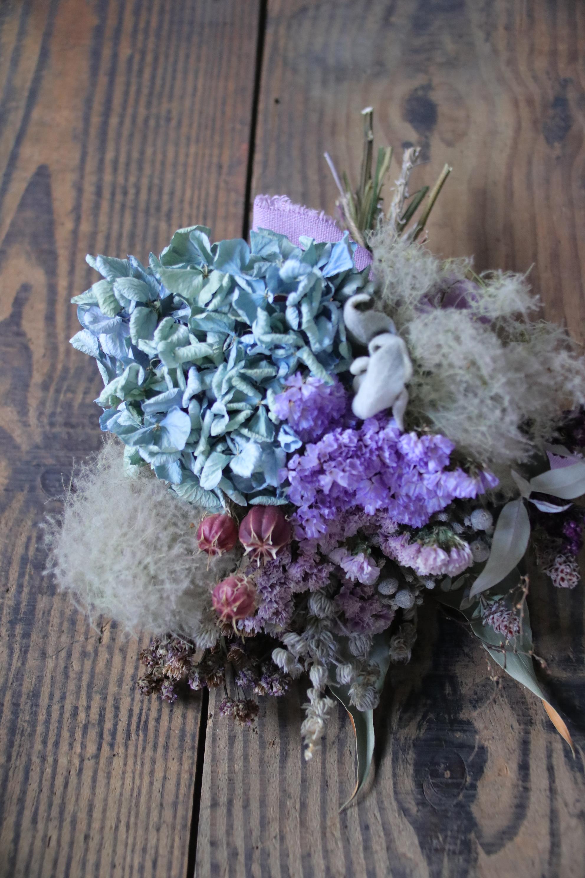 青紫のドライフラワースワッグ