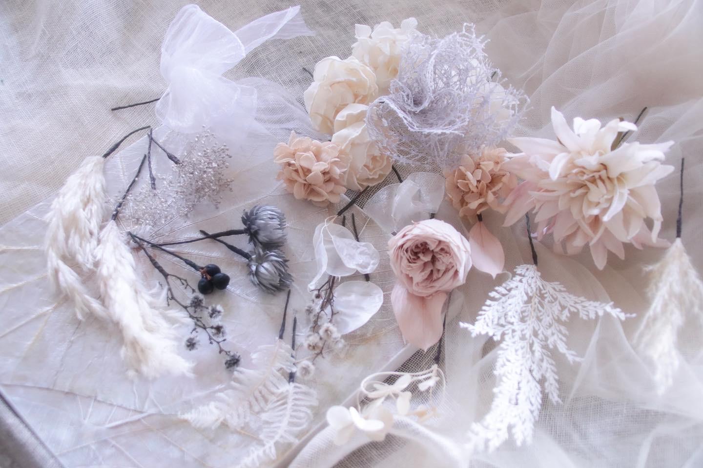 髪飾りバスケット プリザーブドフラワー 成人式 卒業式 結婚式 前撮りに ご着用後はアレンジとして飾っておけます1枚目の画像