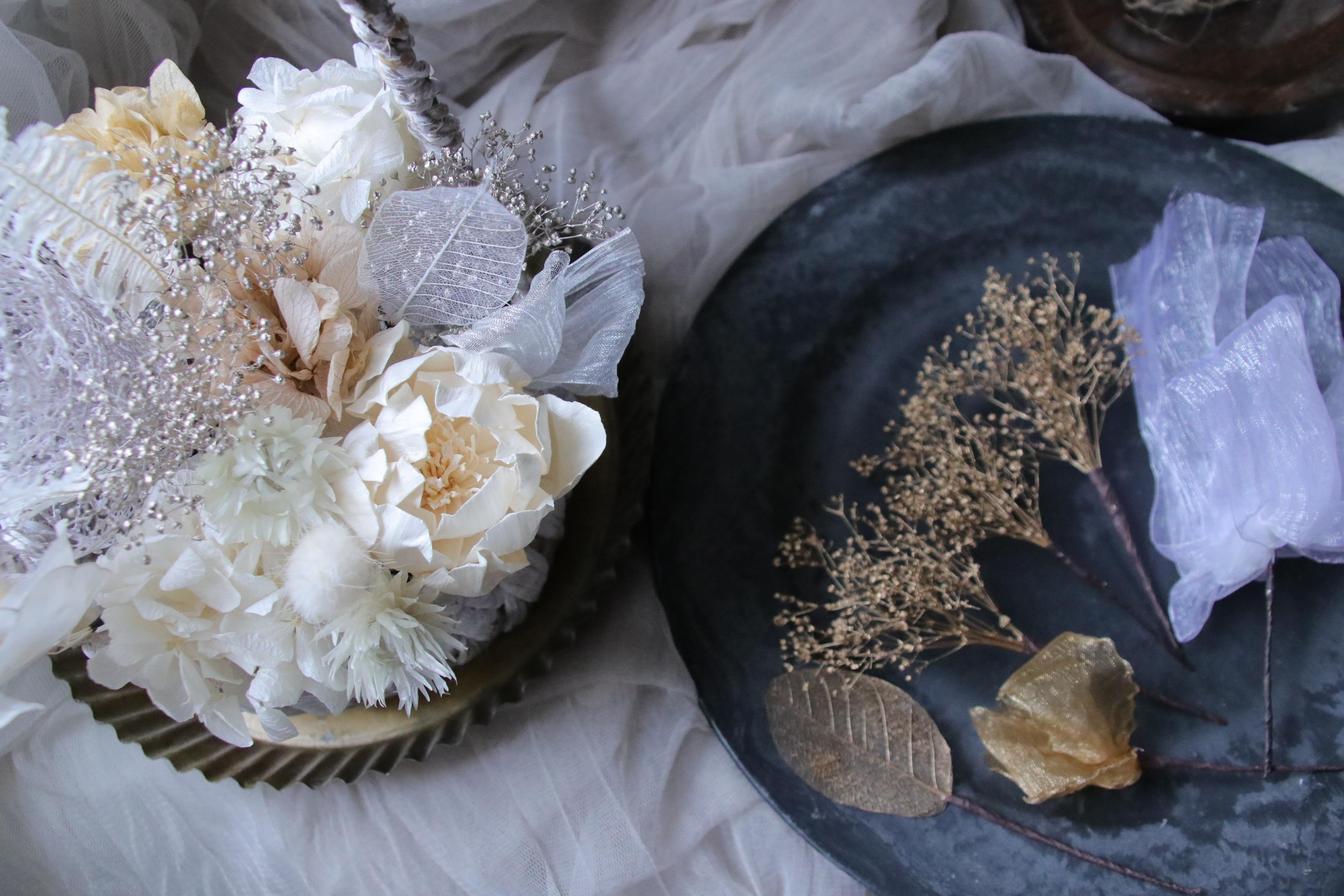 髪飾り ホワイトゴールドorシックプラチナホワイト成人式 卒業式 前撮り 結婚式前撮り ご着用後はアレンジとして1枚目の画像